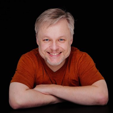 Dave M. - Freelance Graphic Designer