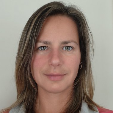 Maia M. - Freelance Photoshop Editor
