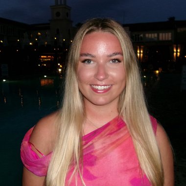 Chloe - Freelance Social Media Freelancer