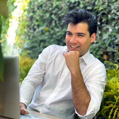 Rodrigo W. - Freelance Presentation Designer