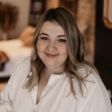 Sydney M. - Freelance Graphic Designer
