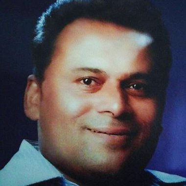 Prashant72 - Freelance Graphic Designer