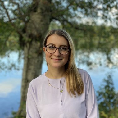 Isabella D. - Freelance Writer