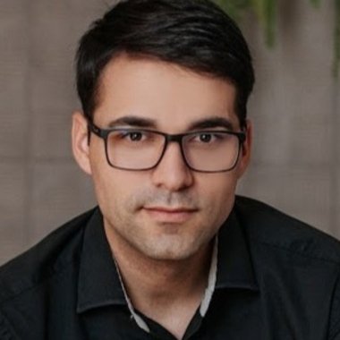 Moroni B. - Freelance Graphic Designer