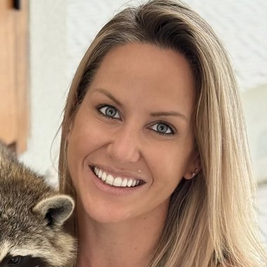 Bella S. - Freelance Designer