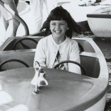 Suze S. - Freelance Graphic Designer