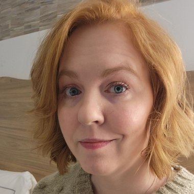 Stephanie J. - Freelance Video Editor