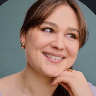 Phoebe L. - Freelance Digital Marketer
