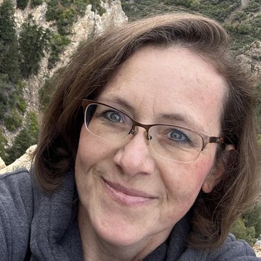 Dawn W. - Freelance Content Creator