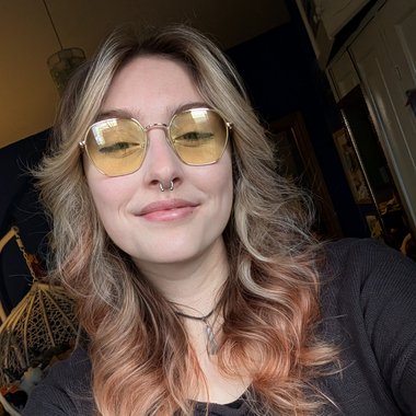 Molly H. - Freelance Content Creator