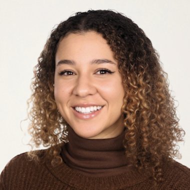 Zoe S. - Freelance Social Media Manager