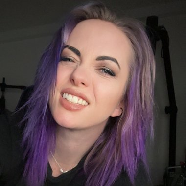Luna W. - Freelance Stunt Performer