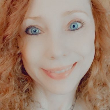 Cynthia F. - Freelance Social Media Freelancer