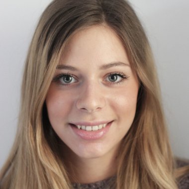 Margot V. - Freelance Logo Designer