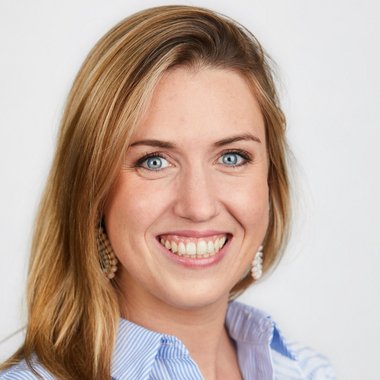 Alexandra M. - Freelance Social Media Manager