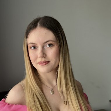 Crina B. - Freelance Lyricist