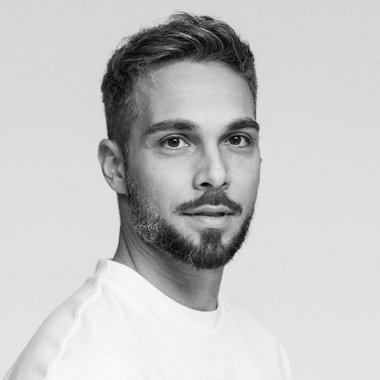 Fabrizio L. - Freelance Graphic Designer