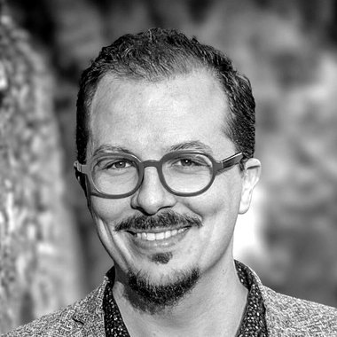 Xavier M. - Freelance Graphic Designer