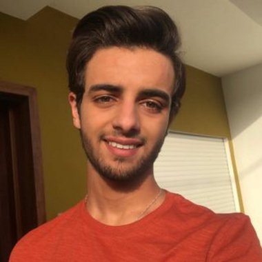 Daniel P. - Freelance Graphic Designer