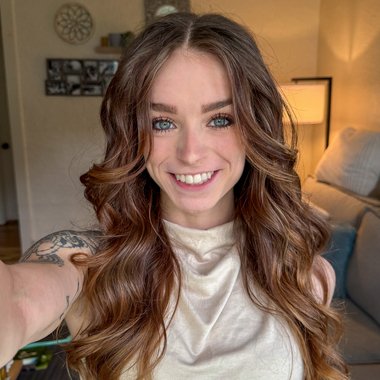 Lauren D. - Freelance Graphic Designer