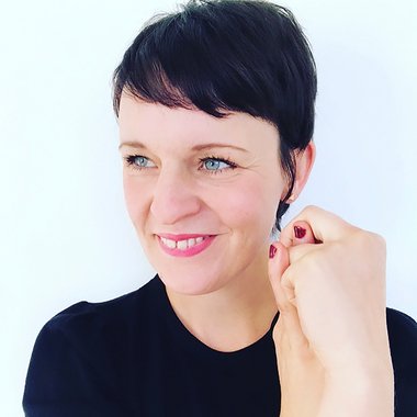 Nadin F. - Freelance Book Illustrator