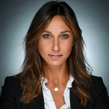 Luisa L. - Freelance Graphic Designer