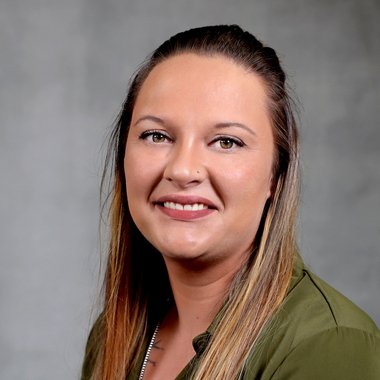 Shelty W. - Freelance Graphic Designer