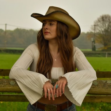 Bella C. - Freelance Songwriter