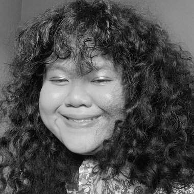 Izzy A. - Freelance Brand Designer