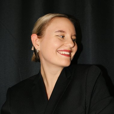 Viktoria K. - Freelance Graphic Designer