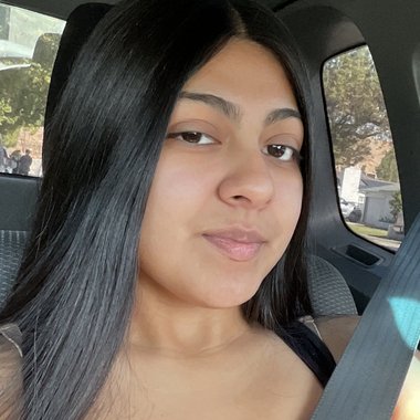 Stephany L. - Freelance Graphic Designer