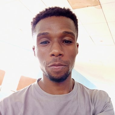 Bilyaminu Y. - Freelance Graphic Designer