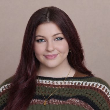 Nora K. - Freelance Video Editor