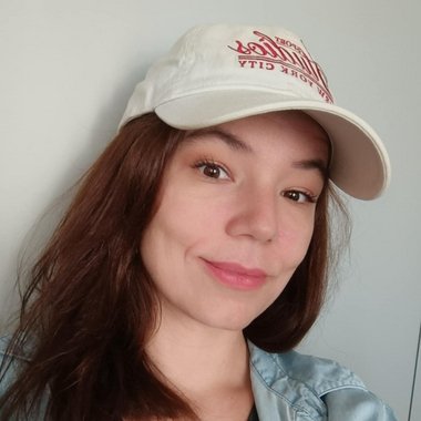 Alexandra V. - Freelance Graphic Designer