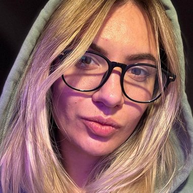 Lana S. - Freelance Brand Designer