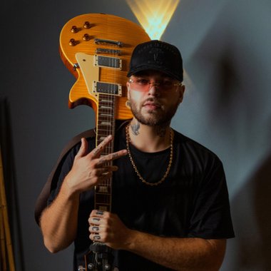 Daniel V. - Freelance Songwriter