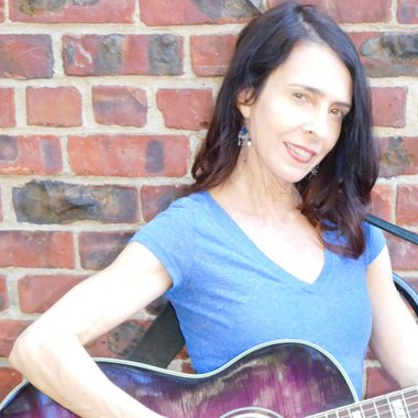 Kama L. - Freelance Singer