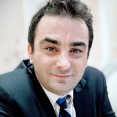 Amin H. - Freelance Presentation Designer