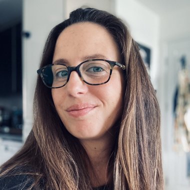 Jennifer F. - Freelance Infographic Designer