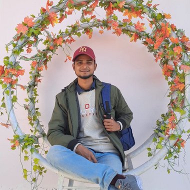 Designeremu - Freelance Graphic Designer