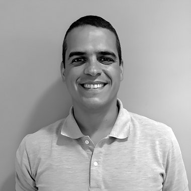Mariano Z. - Freelance Graphic Designer