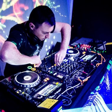 Azuronite - Freelance Music Producer