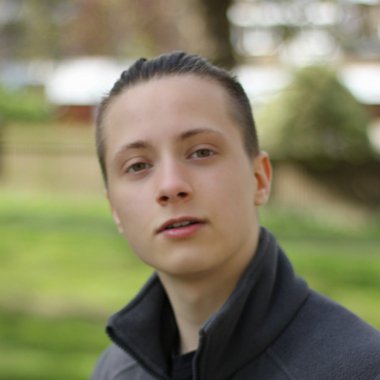Nikolai H. - Freelance Designer