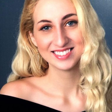 Arianna M. - Freelance Graphic Designer