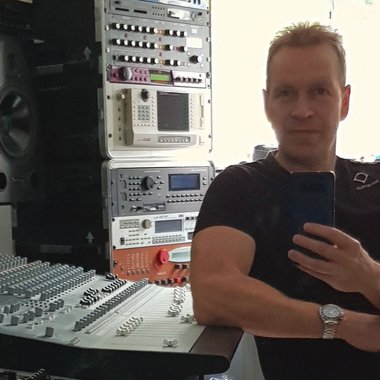 Douglas B. - Freelance Music Producer