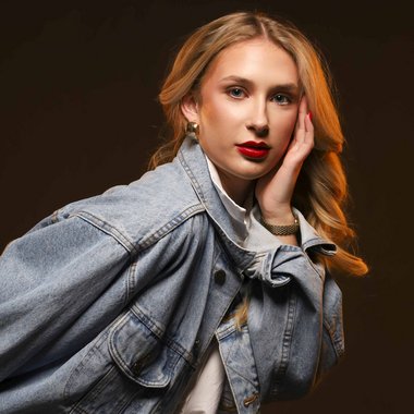 Ella M. - Freelance Brand Designer
