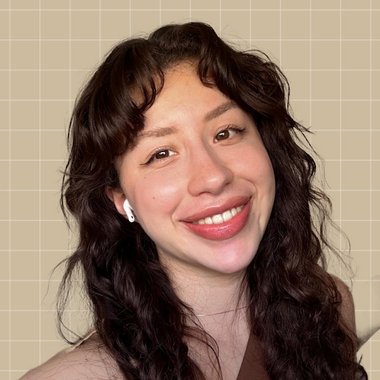 Beatriz S. - Freelance Graphic Designer