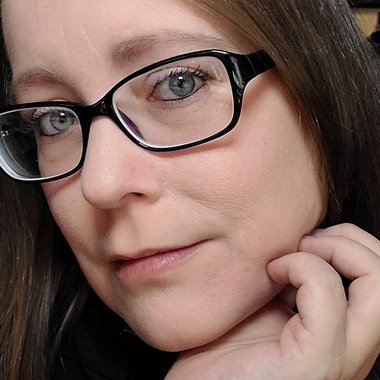 JESSI W. - Freelance Designer