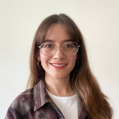 Isabel G. - Freelance Brand Designer