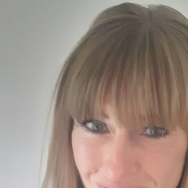 Joanna W. - Freelance Designer